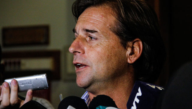 Con las valijas a medio desarmar