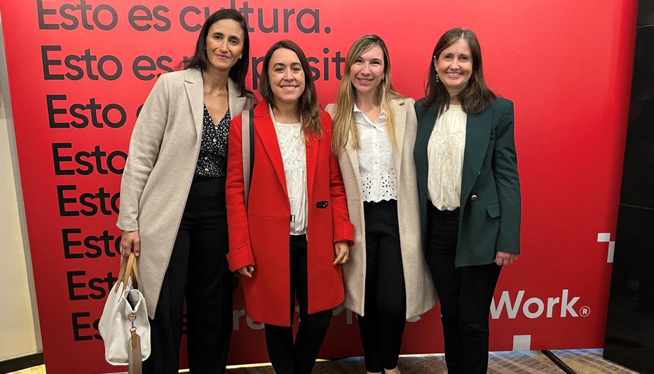 Socias de la firma durante el evento participaron de la charla “Construyendo puentes -Mujeres que rompen barreras”. Foto: cedida a Montevideo Portal