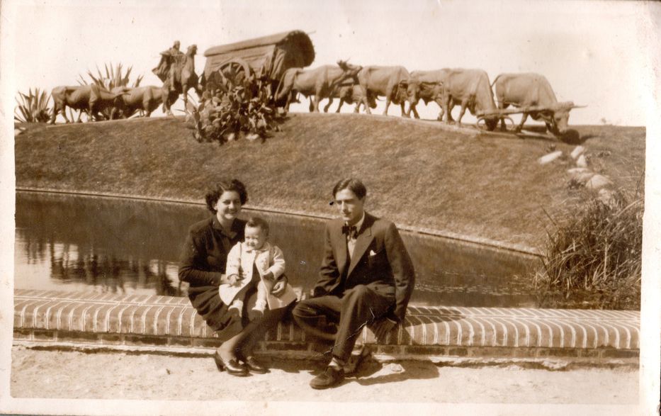 Guido Manini Ríos con sus padres. Foto: cedida a Montevideo Portal