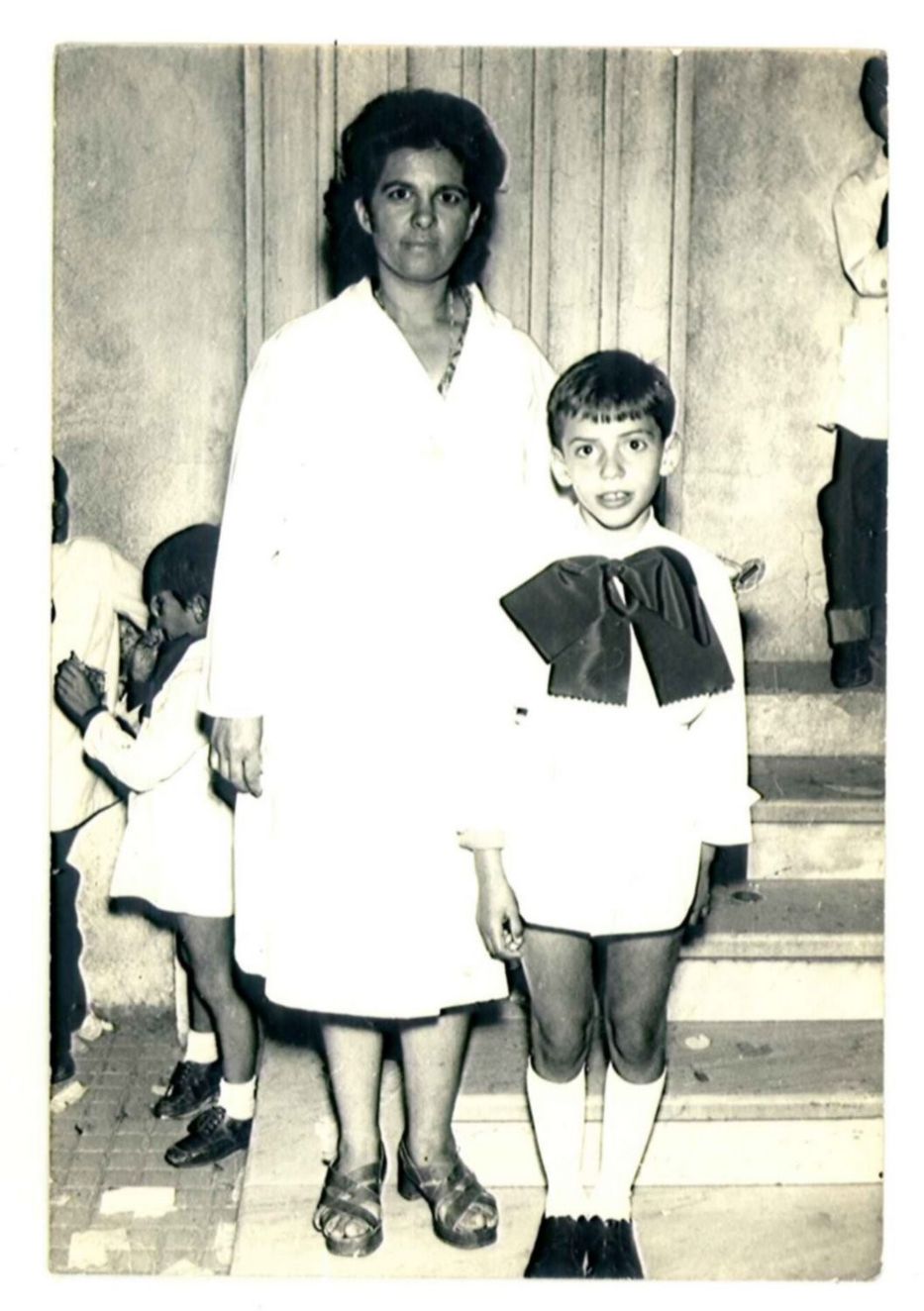 Yamandú Orsi de niño, con su madre