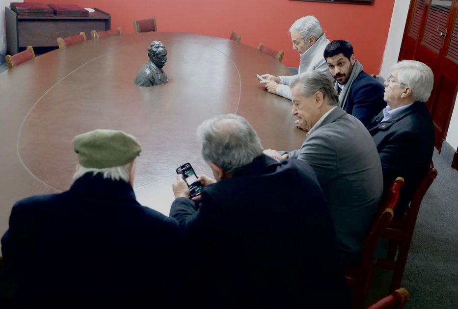 Sanguinetti, Osta, Gurméndez, Viera, Ojeda y Silva, reunidos para definir el anuncio de la fórmula. - Foto: FocoUy
