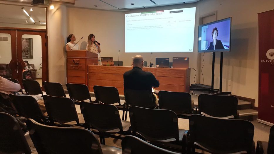 Defensa de tesis del proyecto. Sol Mendiola, Carolina Bula y Fiorella Farinasso desde España. Foto: cedida a Montevideo Portal