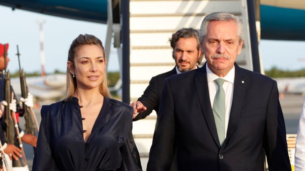 Alberto Fernández y Fabiola Yañez. Foto: EFE.