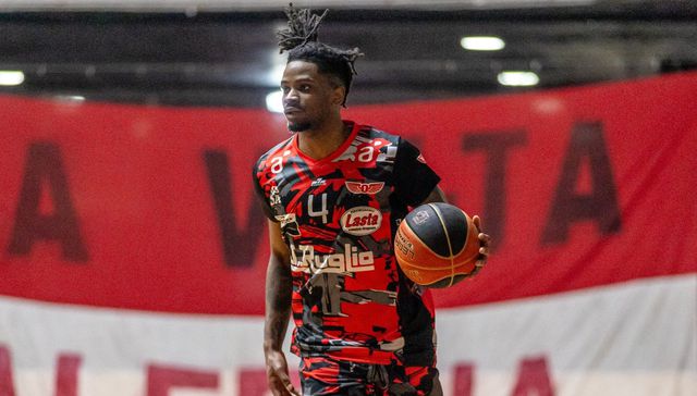 De visitante y de local