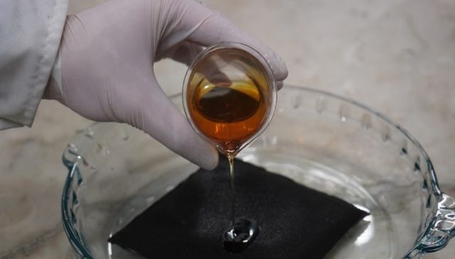 Abrazada a la frazada