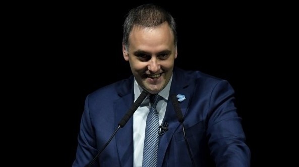 Adorni habría dicho a su entorno que quiere emigrar e instalarse en Uruguay: los detalles