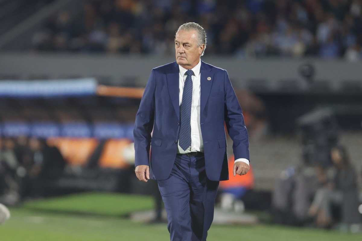 “Estaba pronto para dirigir a Uruguay”: Gustavo Alfaro, la “opción” de AUF antes de Bielsa