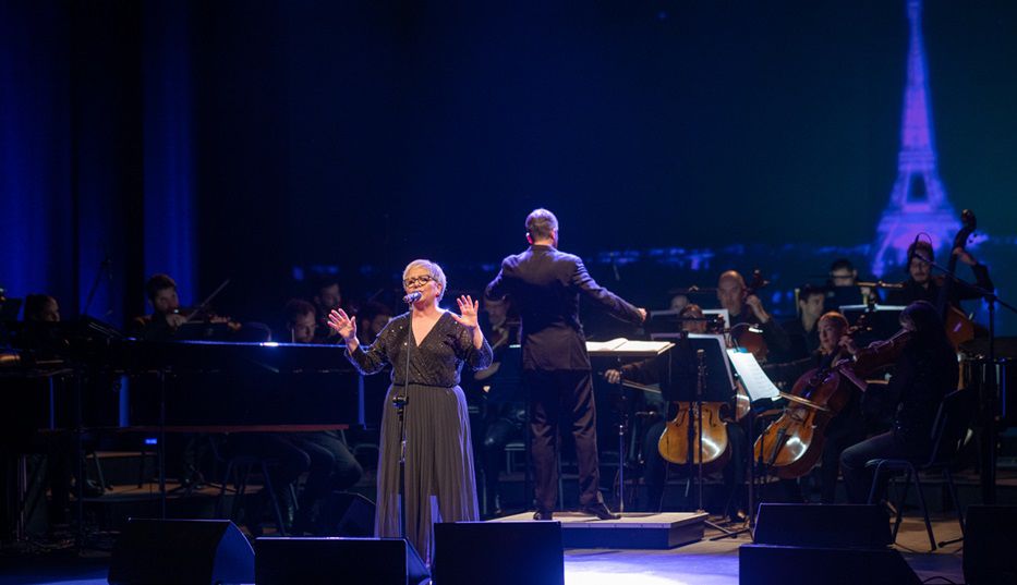 Laura Canoura y la Orquesta Filarmónica de Montevideo. Foto: Javier Noceti