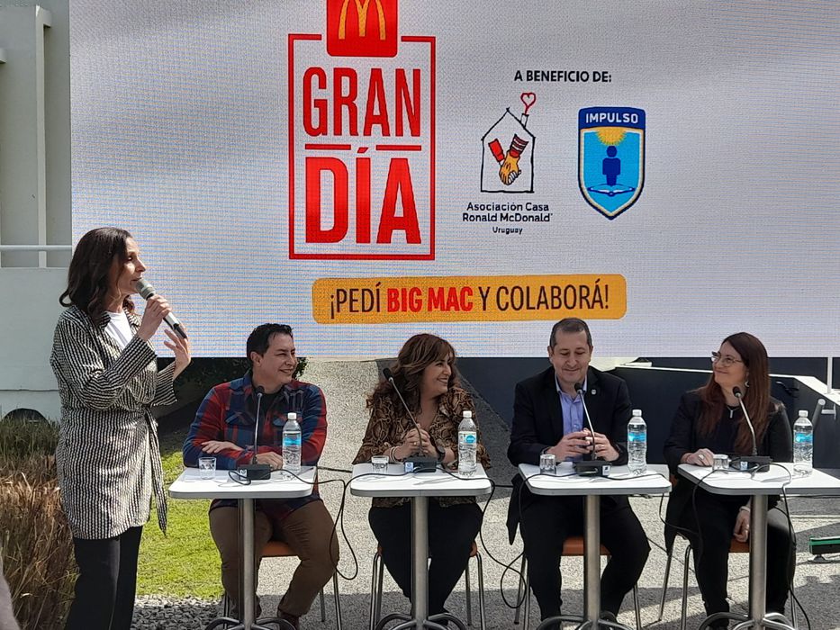 Paula Espasandín, Fabrizio Patritti, Risel Suárez, Pablo Díaz y Karina Montiel. Foto: Montevideo Portal