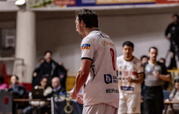 Bascou, capitán y símbolo del Capi, celebra en la Cúpula de Colón. Foto: 	@LDA_Uy