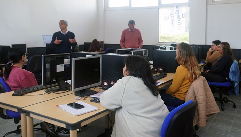 Capacitación “Despegue Digital” en Centro de Referencia de Políticas Sociales “Aparicio Saravia”  en Casavalle. Foto: cedida a Montevideo Portal