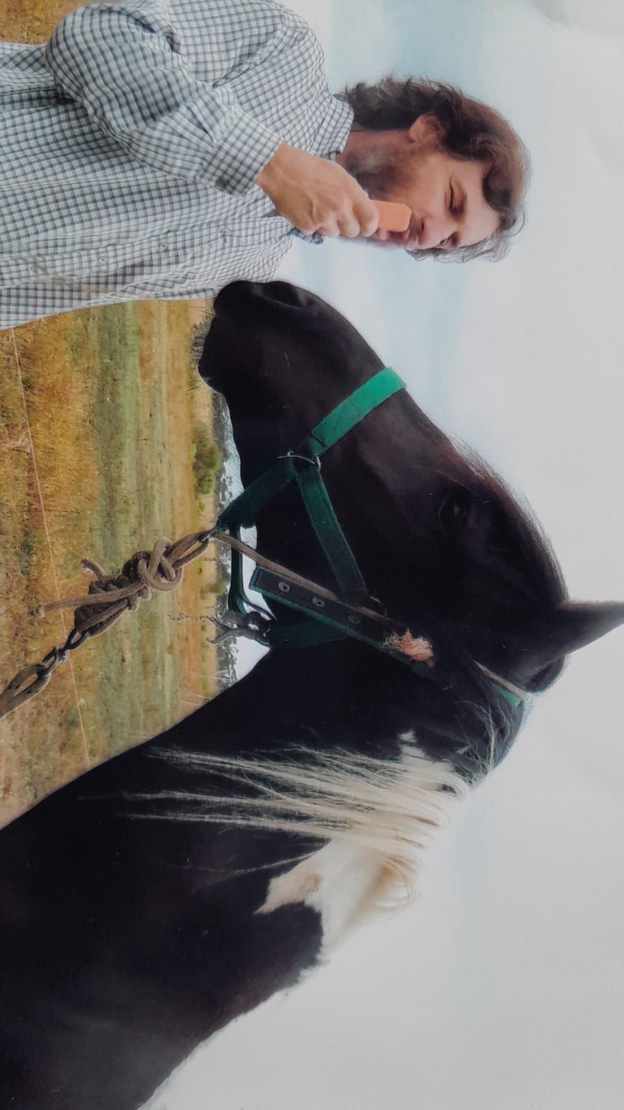 César Vega en el campo. Foto: cedida a Montevideo Portal