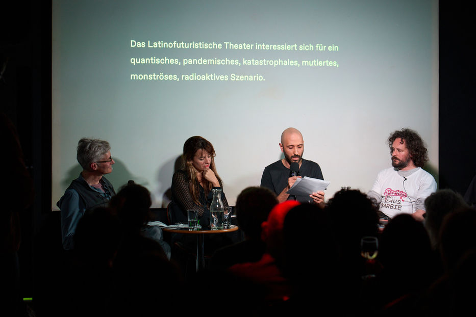 Jörg Dünne, Lola Arias, André Felipe y Léonce Lupette. Foto: Pablo Hasmann