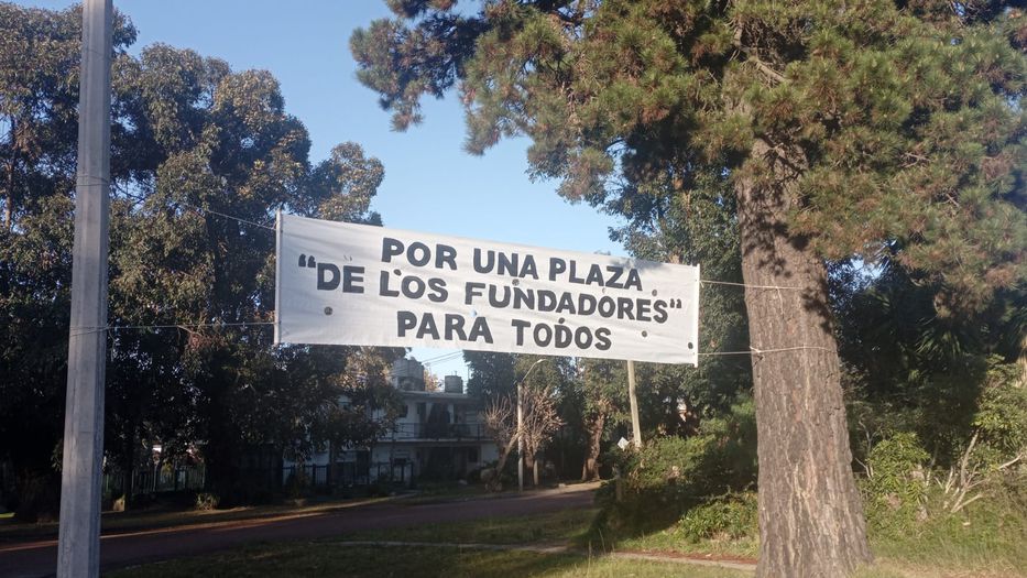 Más de 1.500 vecinos de Atlántida firman contra escultura que algunos ven como comunista