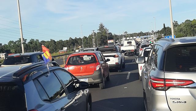 Un carril para los locales