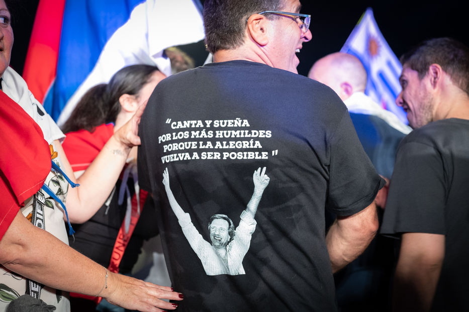 Festejos del Frente Amplio en Montevideo. Foto: Javier Noceti / Montevideo Portal