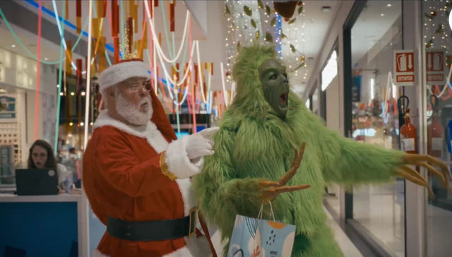 Guardería para niños, Papá Noel, el Grinch y tres regalos de 3.000 dólares