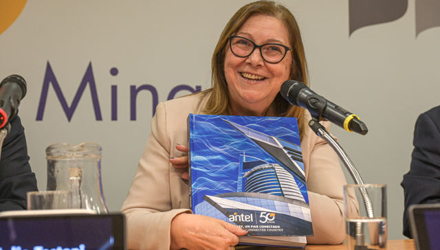Antel realizó la muestra y presentación del libro “Uruguay, un país conectado”