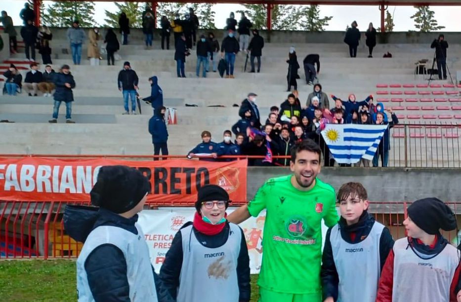 Martín Bastos Moncalvo jugando para Fabriano de Italia. Foto: Instagram @martinbastosmoncalvo10