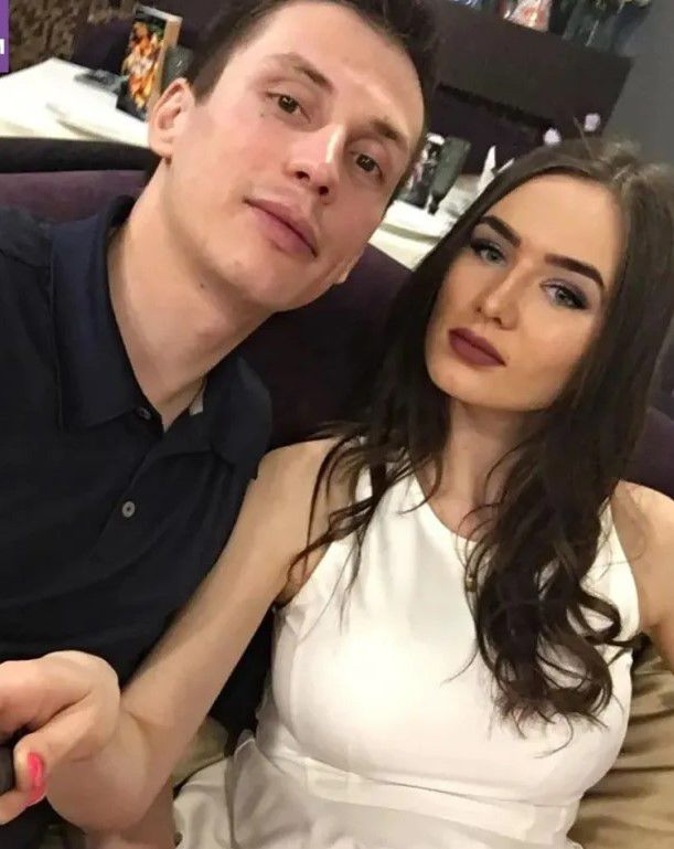 Viktoria Shinkaruk junto a su esposo, actualmente en el exilio