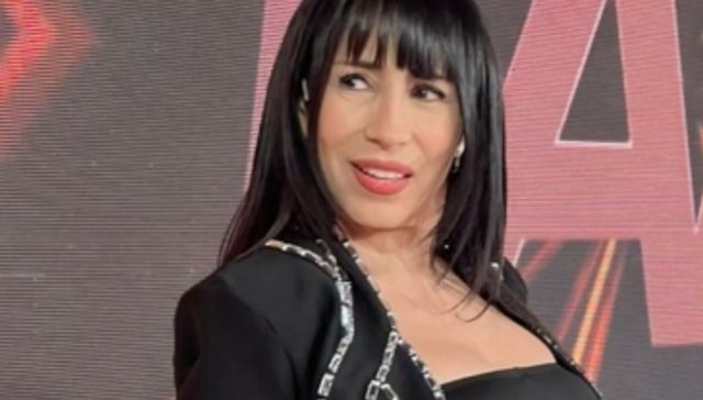 Con los tacones de punta