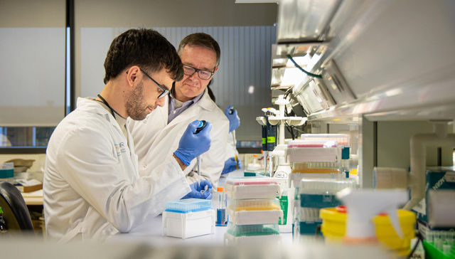 Con nombre y apellido