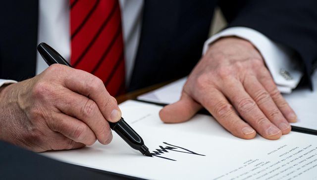 Escribe Manuel Alcántara