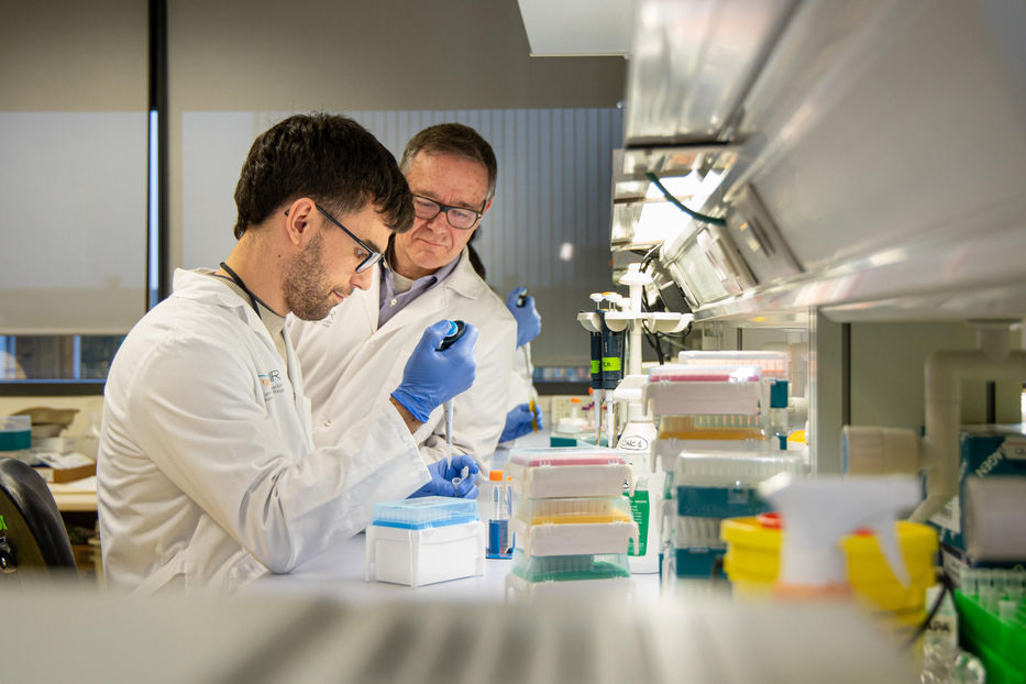 Con nombre y apellido