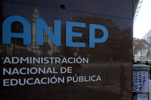 ANEP firmó un acuerdo para que las becas Butiá se debiten de cuentas BROU: los detalles