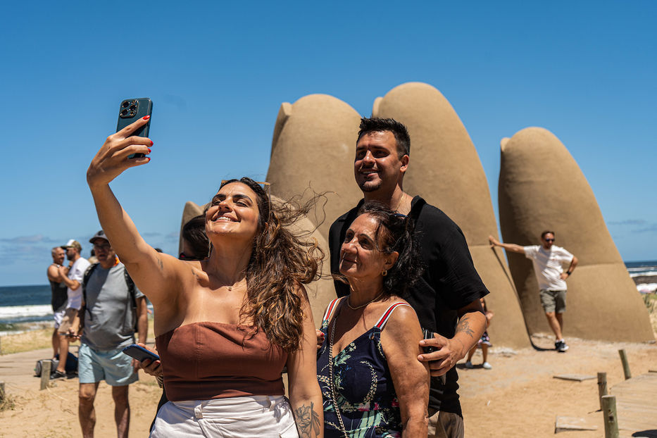 ¿Los uruguayos somos felices? Qué posición ocupa el país en un nuevo ránking de felicidad