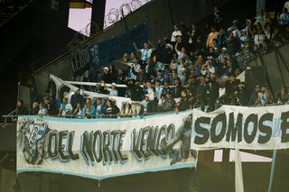 Incidentes protagonizados por hinchas de Cerro en el Campeón del Siglo