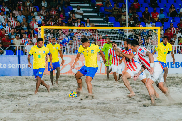Brasil y Paraguay, campeón y subcampeón de América. Foto: Staff Images CONMEBOL