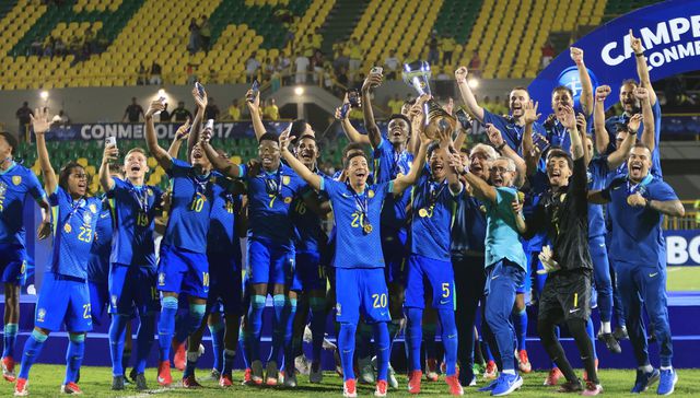 Le festejó en la cara