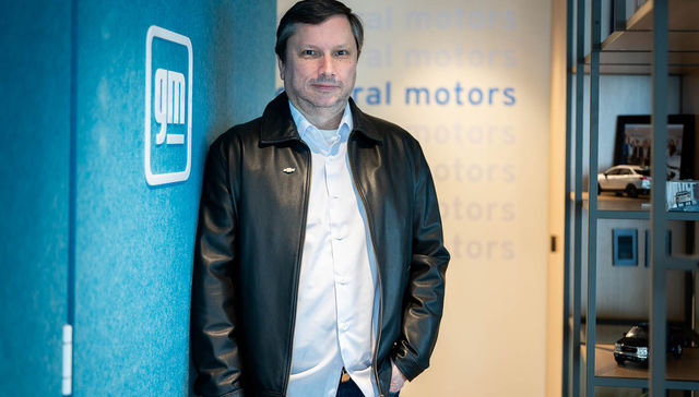 En la cima y acelerando