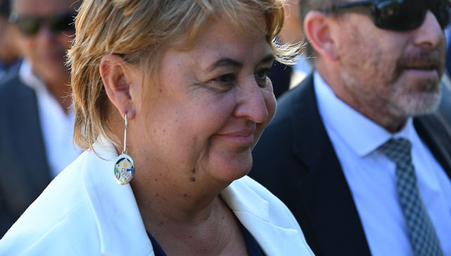 Lo cruzó fuerte