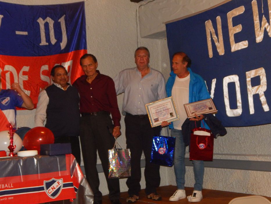 Los tres arqueros campeones y el Chango Pintos Saldanha. Foto: Filial Bolsos De Ny-Nj