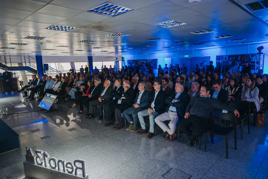 Asistentes del evento de lanzamiento de la Serie Reno13 de OPPO. Foto: cedida a Montevideo Portal