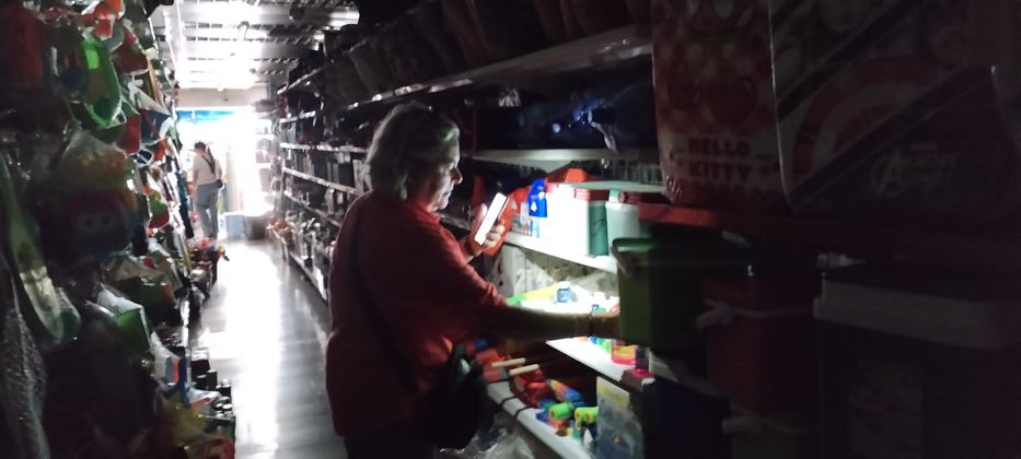 “Si tu radio todavía tiene pilas, la gente se te acerca”: un uruguayo en el apagón ibérico