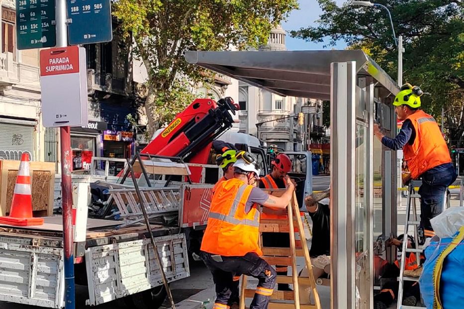 Disculpame, ¿este me deja en…?