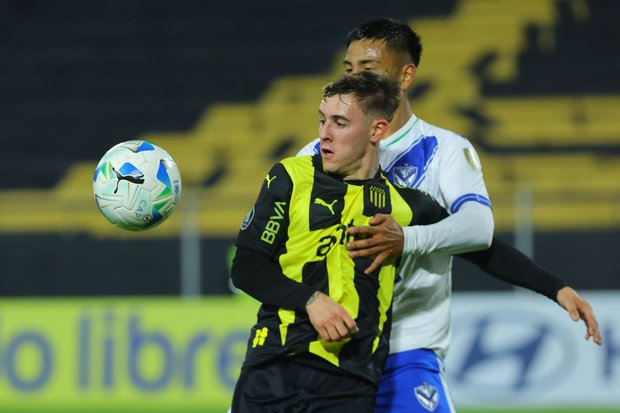 Los carboneros podrían volver a chocar con Vélez Sarsfield. Foto: Gastón Britos / FocoUy