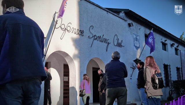 Violeta, cuadro del pueblo