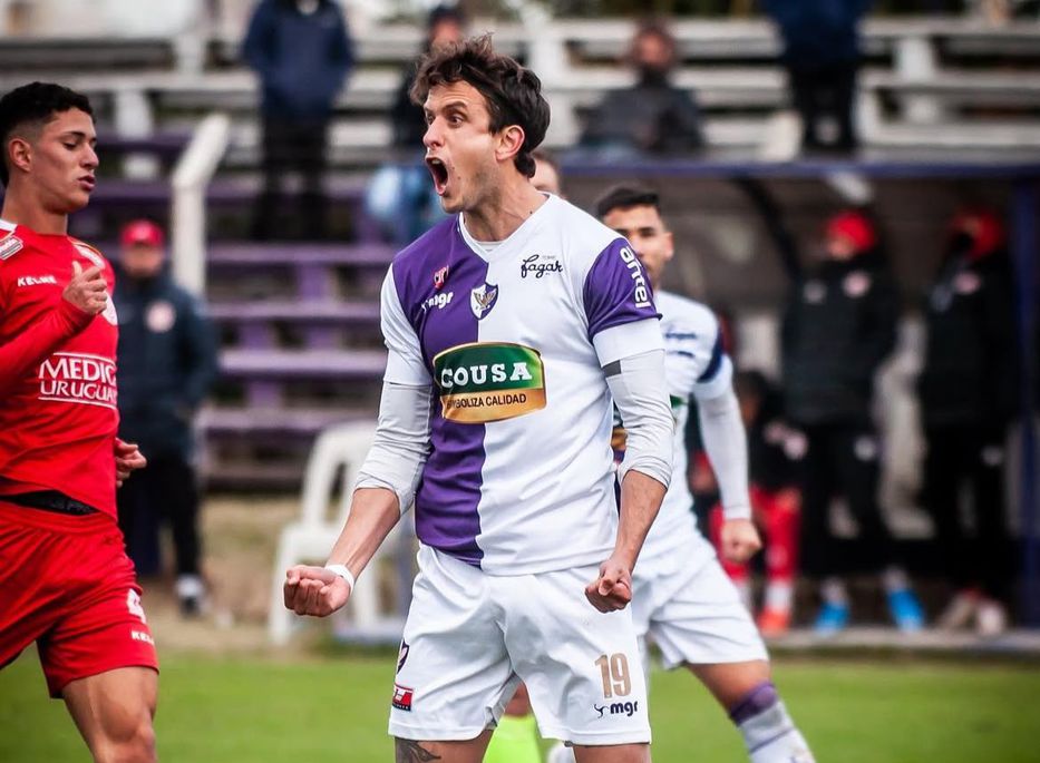 Martín Bueno jugando para Fénix. Foto: Fénix