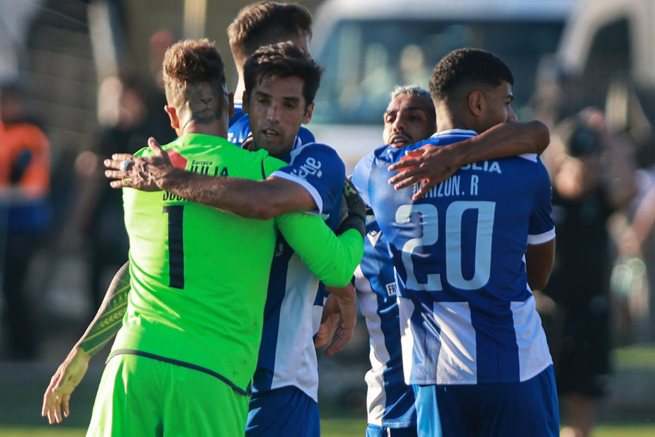 Tres nenes y un trompo
