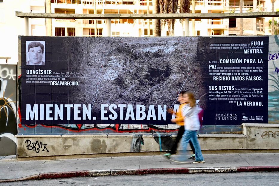 Muro frente al Ministerio de Trabajo. Foto: Imágenes del Silencio, cedida a Montevideo Portal.