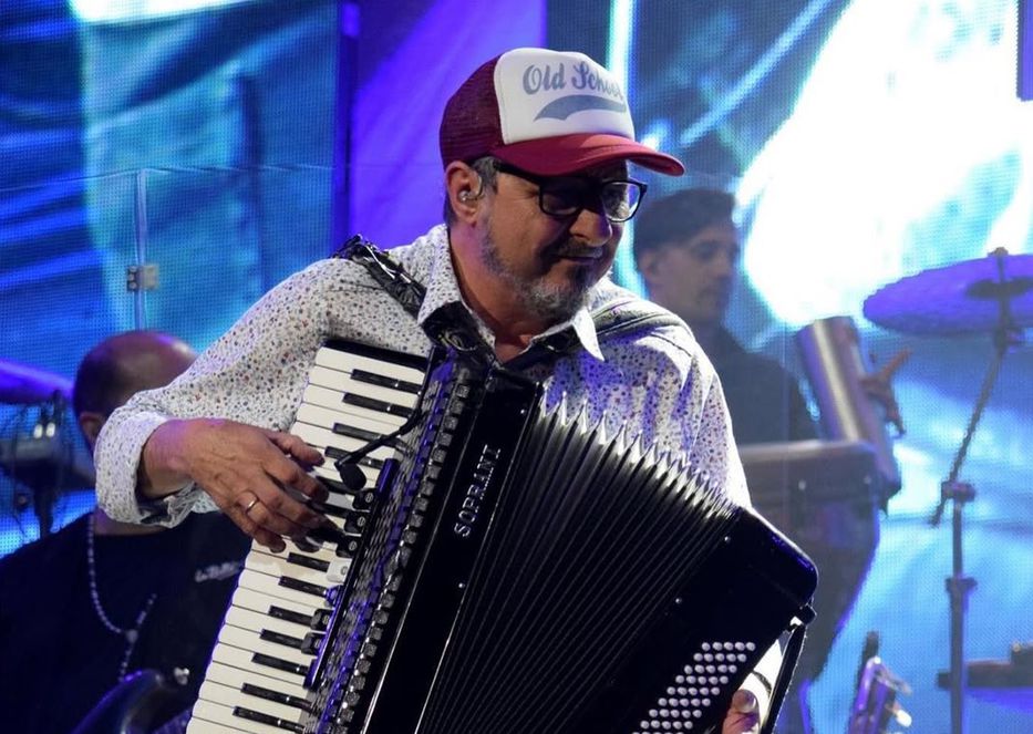 Su música suena todavía