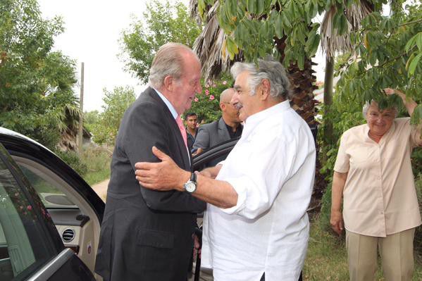 .En su chacra junto al rey Juan Carlos I de España. Casa Real