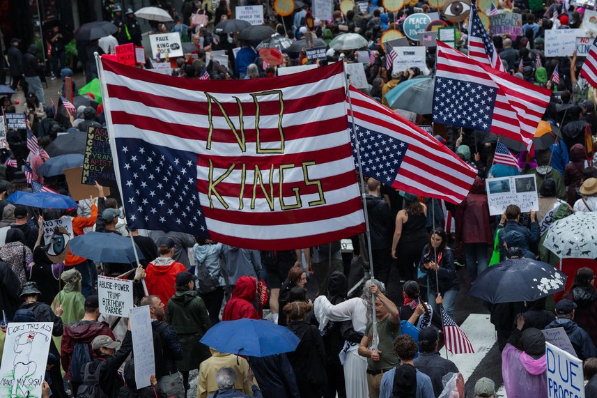 No Kings”: miles protestan a lo largo de EE. UU. contra el “autoritarismo”  de Trump