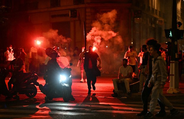 Disturbios París. Foto: LOU BENOIST / AFP