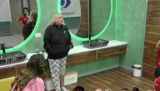 Almohadón y escándalo