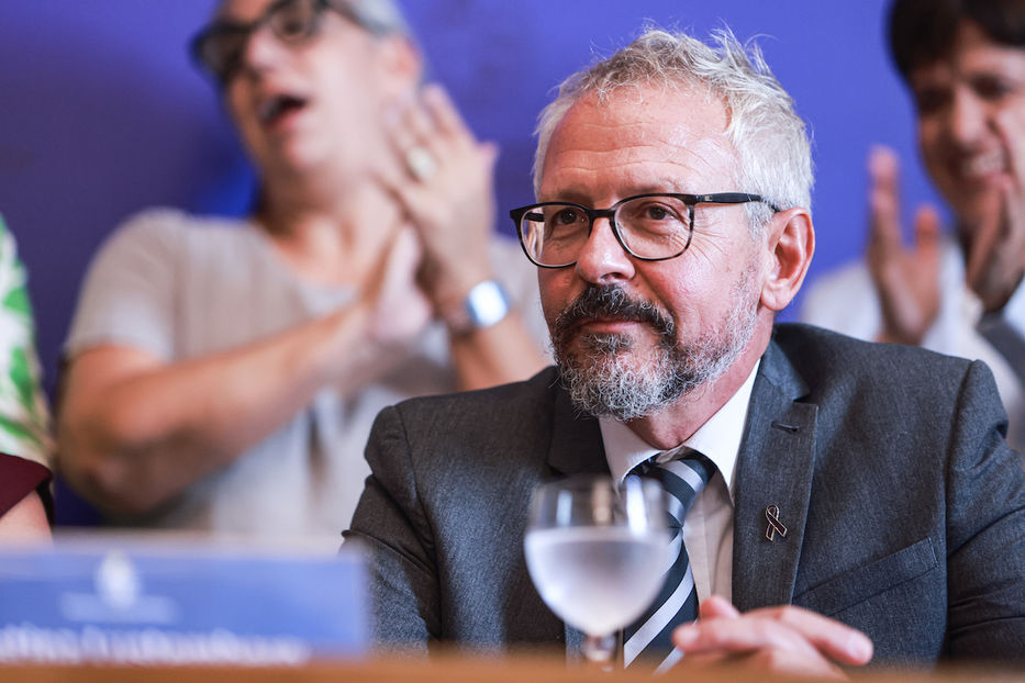 Gobierno estudia consumo “elevado” de bebidas energizantes en menores de edad